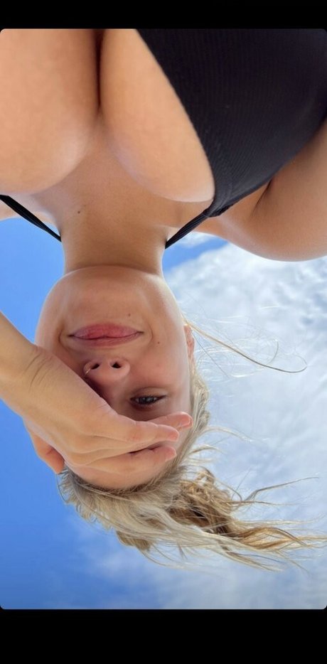 Miahandley star hot picture