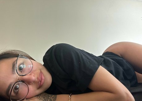 theangelari hot model picture