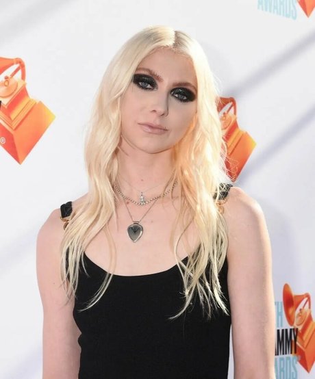 Taylor Momsen pornstar hot image