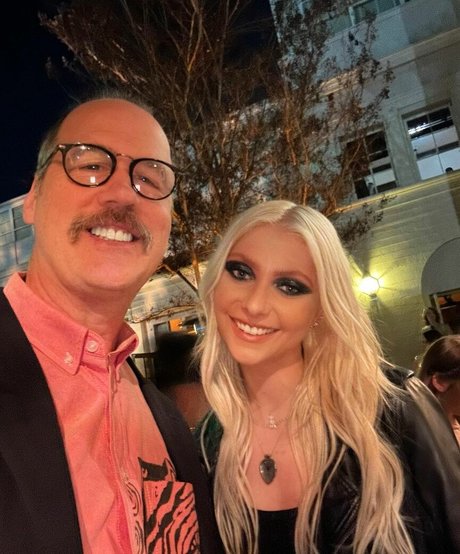 Taylor Momsen high quality model gallery