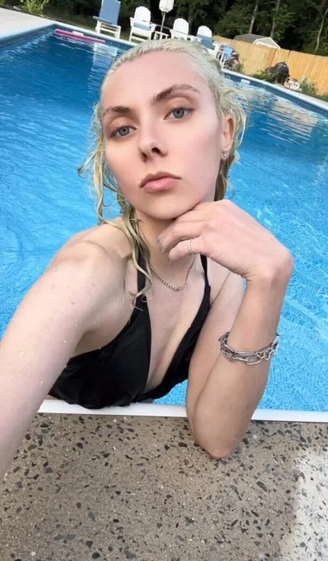 Taylor Momsen art actress image