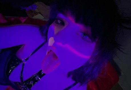 sqwrtick erotic actress photo