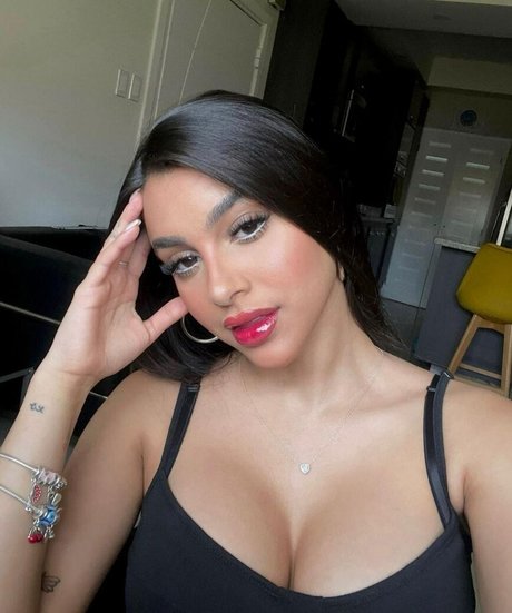 Valeria Carruyo model art photos