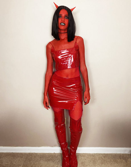 ASMR Glow nude model picture