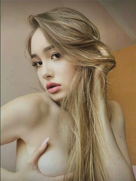 lola redly model adult image