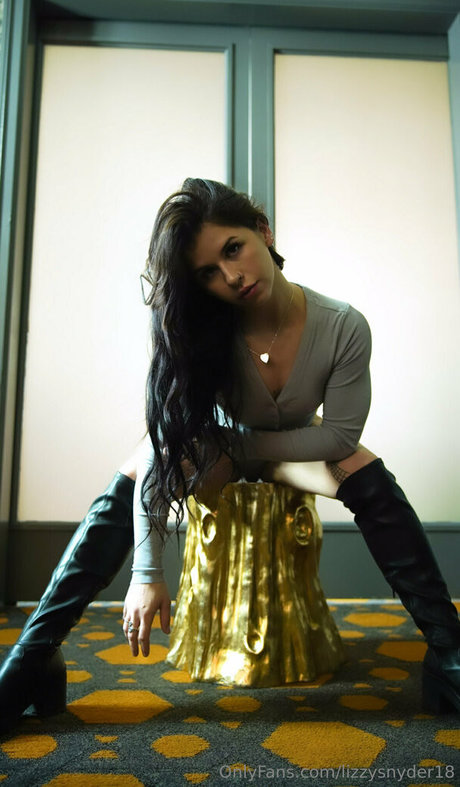 lizzysnyder18 model beautiful gallery