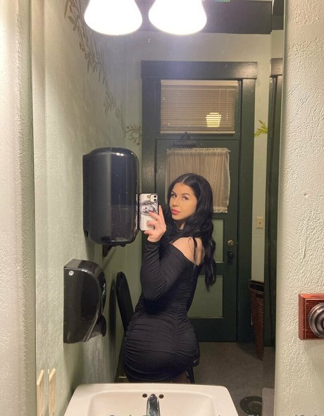 lizzysnyder18 hd pornstar image