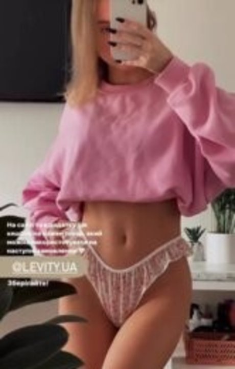 busty blonde onlyfans best pic