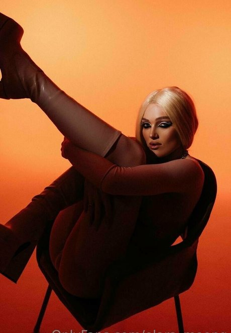 elara moonq art actress pics