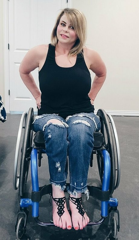 juicywheels1 model nude image