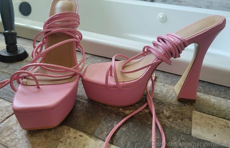 juicywheels1 hot model pic