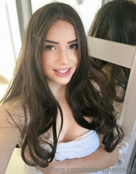 teegratheoracle model art pics