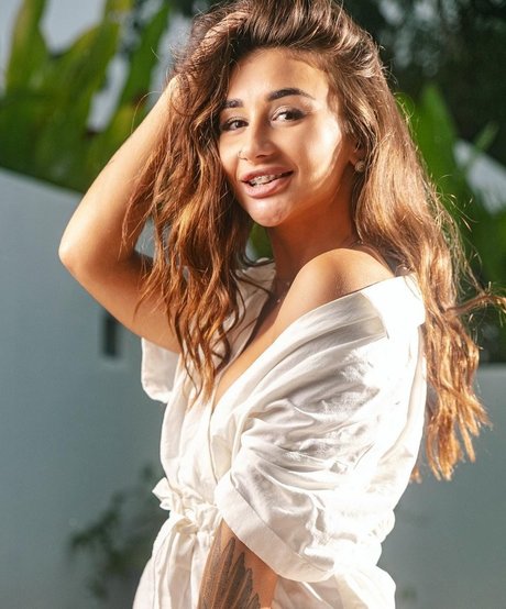 Marina Rebediuk naked model picture