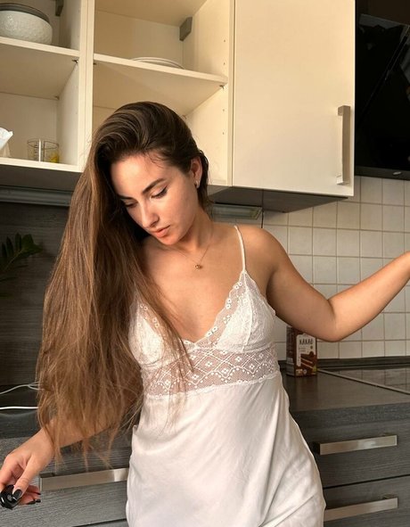 NaughtyCola pornstar pretty img