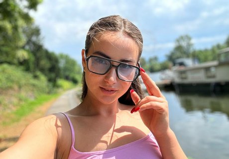 NaughtyCola pornstar adult galleries