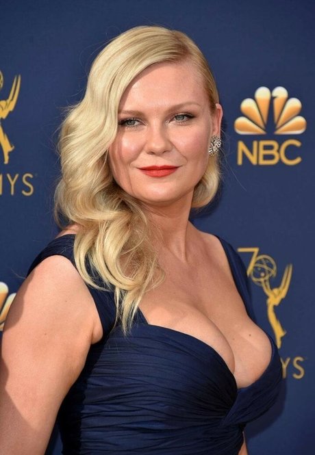 Kirsten Dunst pornstar naked photos