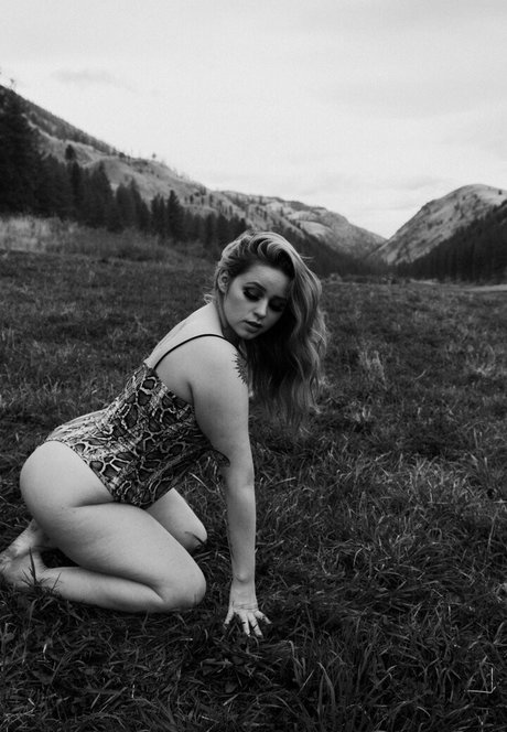 hotchellerae pornstar pretty picture