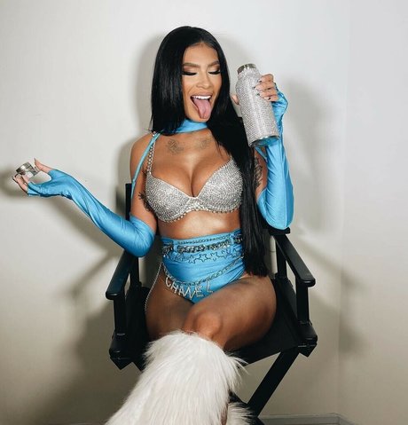 Pocah hot model pictures