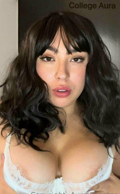 collegeaura sexy actress pics