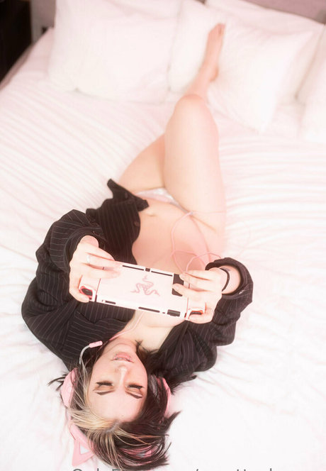 smutty bunny model perfect img