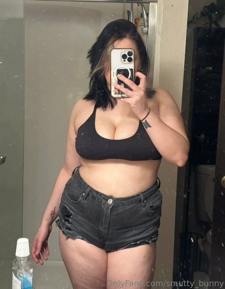 smutty bunny top model pic