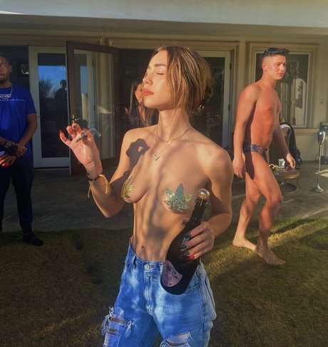 Mia Beyer free star image