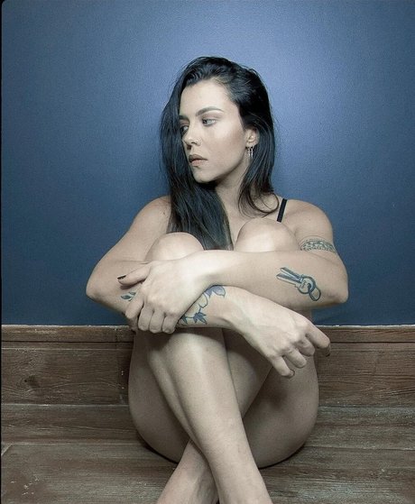 Violet Orlandi exclusive model img