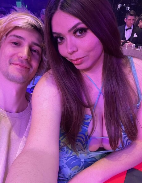 Adept exclusive star img