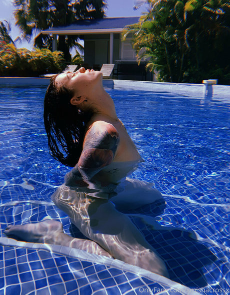 xmishacrossx hd model image