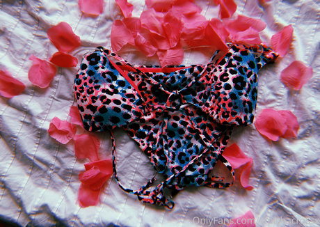 xmishacrossx pornstar beautiful image