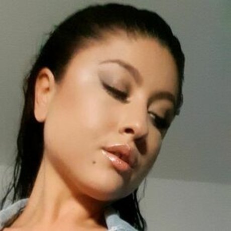 Samyrax naked model photo