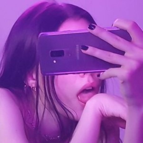 iShyNya nudes actress image