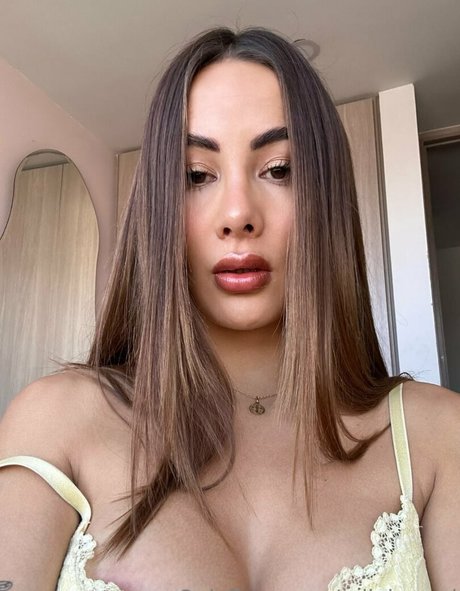 Mila Bernal porn model pictures