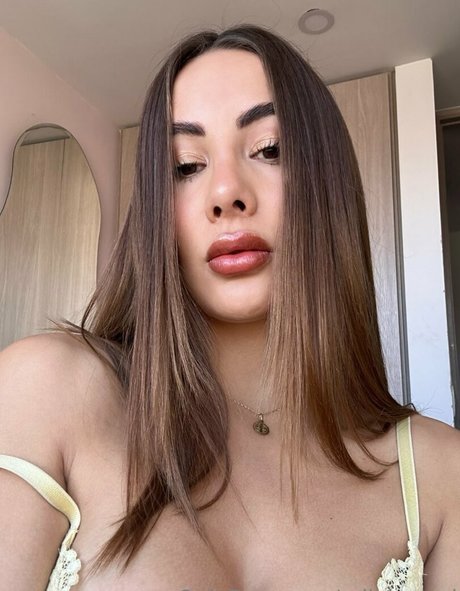 Mila Bernal hd model img