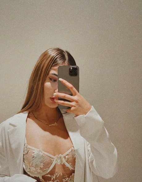 Mila Bernal model free photos