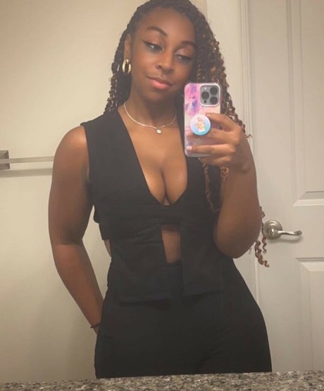 JazzyGuns model sexy photo