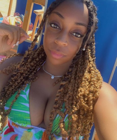 JazzyGuns model erotic gallery