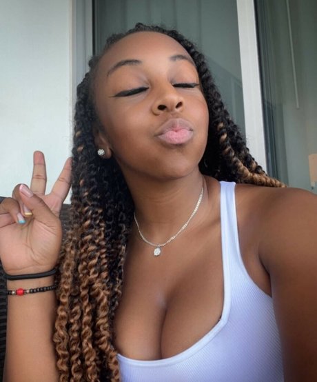 JazzyGuns hot actress image