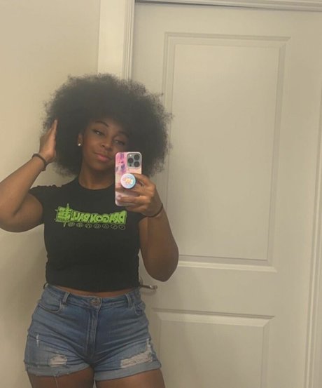 JazzyGuns model photos