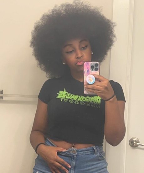 JazzyGuns model pretty image