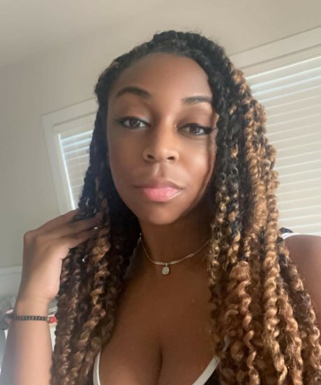 JazzyGuns sexy model picture