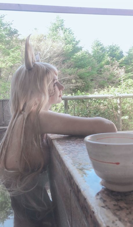 Peachymilky adult model photo