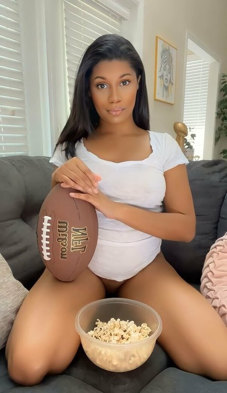 elleseefree hd pornstar photo