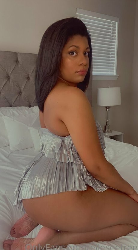 elleseefree hot star picture