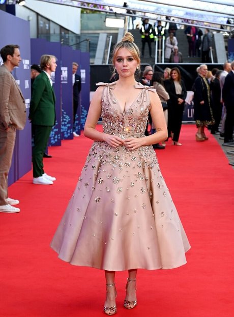 Aimee Lou Wood sex actress pics