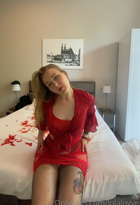 lolalovve star exclusive image