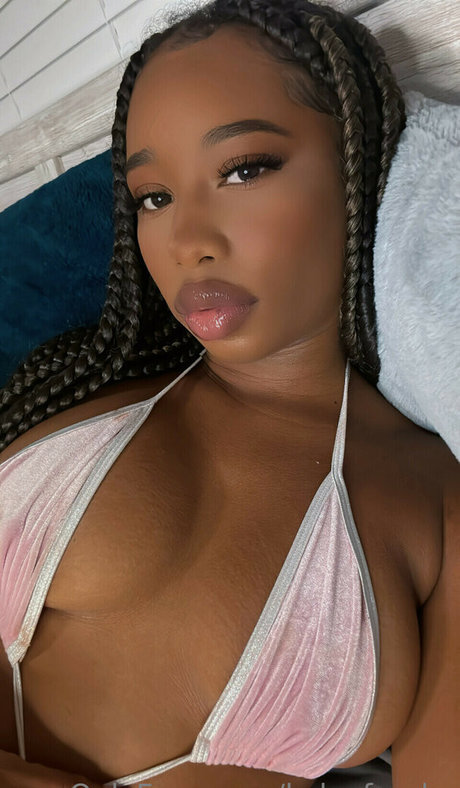 IeshaMarie20 star naked picture