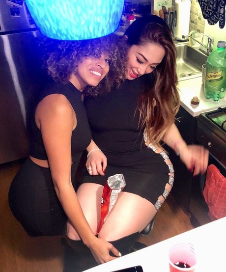 Dajinism model hot gallery