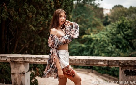 aliselis nude model img