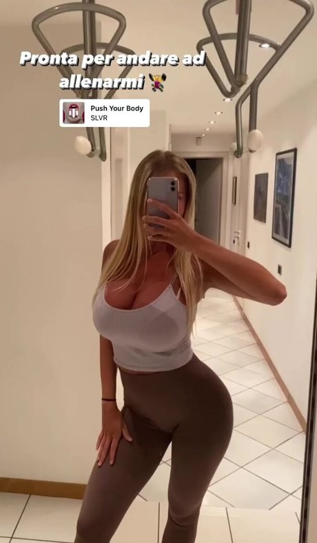 Maria Arreghini star free pictures